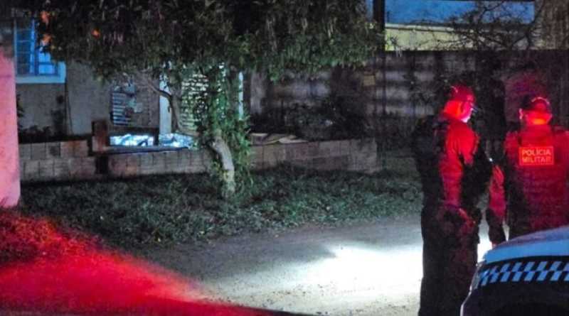 Mulher é morta a facadas após discussão por programa sexual