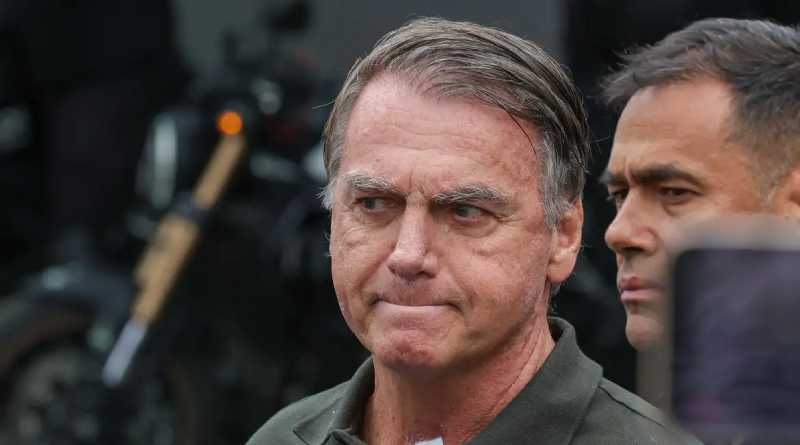Bolsonaro é preso pela Polícia Federal em Brasília