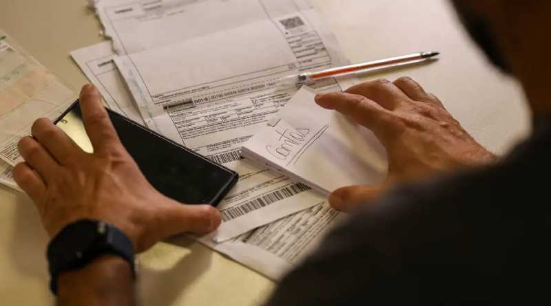 Salário mínimo deverá subir para R$ 1.741 em 2027