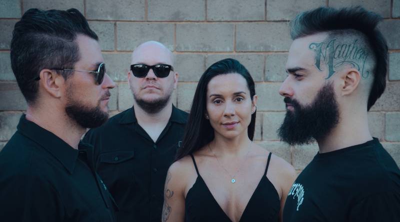 Larissa e os Pexe lançam clipe de “Artifícios e Resquícios” e celebram 20 anos de trajetória